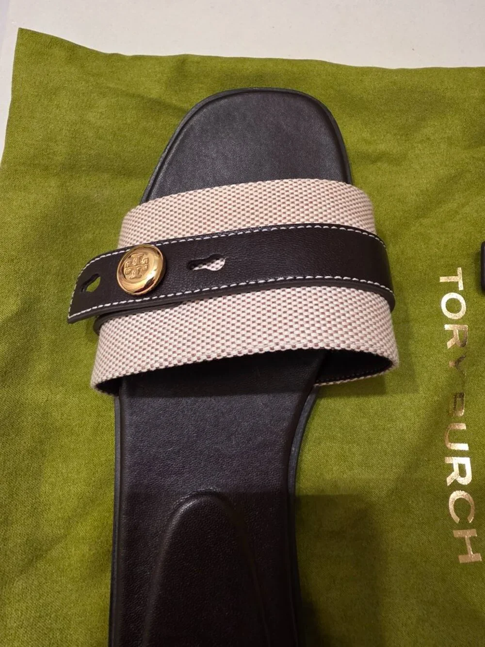Tory Burch minimal chic